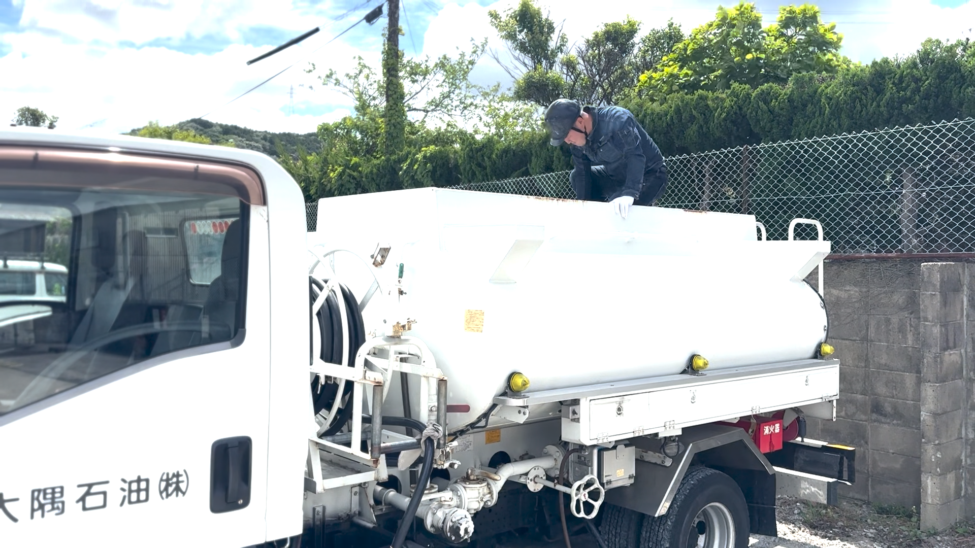 県道美祢油谷線砂利ヶ峠トンネル工事の重機燃料給油